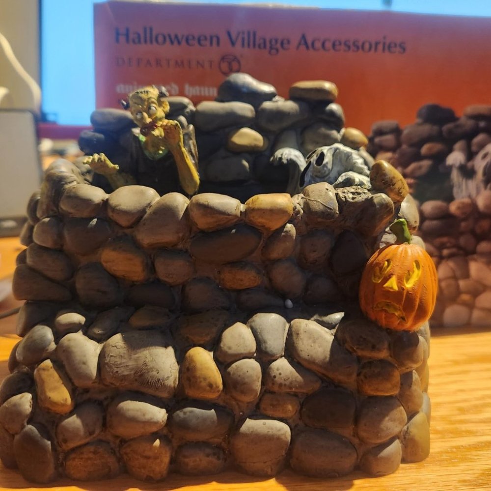 Department 56 Snow Village Halloween Animated Haunted Wall-Used